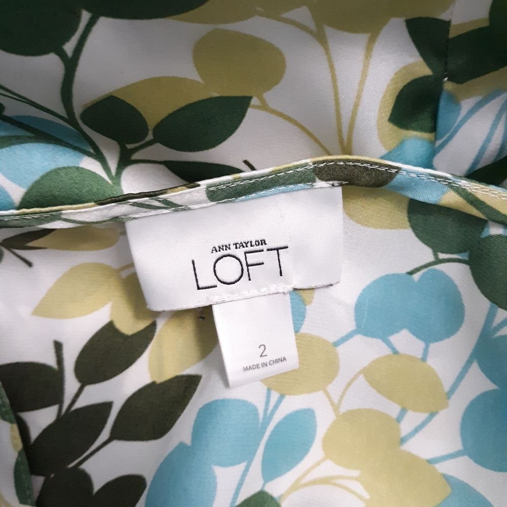Ann Taylor Loft silky Floral blouse - Picture 2 of 4